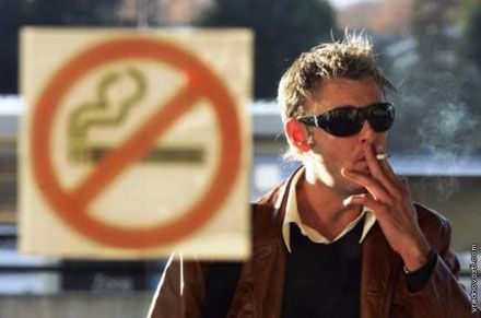 В Украине курит почти четверть населения (опрос)