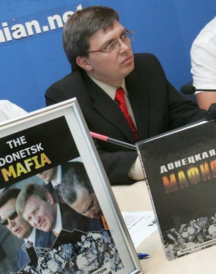 Автор книжки ”Донецька мафія” Борис Пенчук, фото 2006 р. Автор книжки ”Донецька мафія” Борис Пенчук, фото 2006 р.