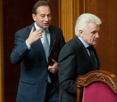 Микола Томенко і Володимир Литвин перед початком засідання ВР. Київ, 13 квітня 