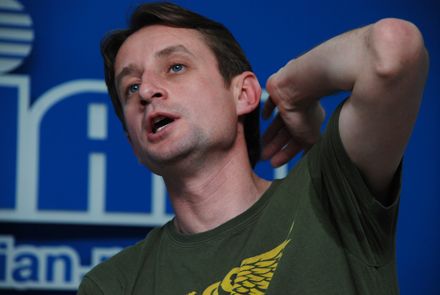 «Революція завжди лишає шанс тим, хто готовий за нього вчепитись зубами...»С. Жадан «Революція завжди лишає шанс тим, хто готовий за нього вчепитись зубами...»С. Жадан