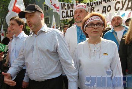 Акція на підтримку Тимошенко: Януковичу передали “повістку” до суду