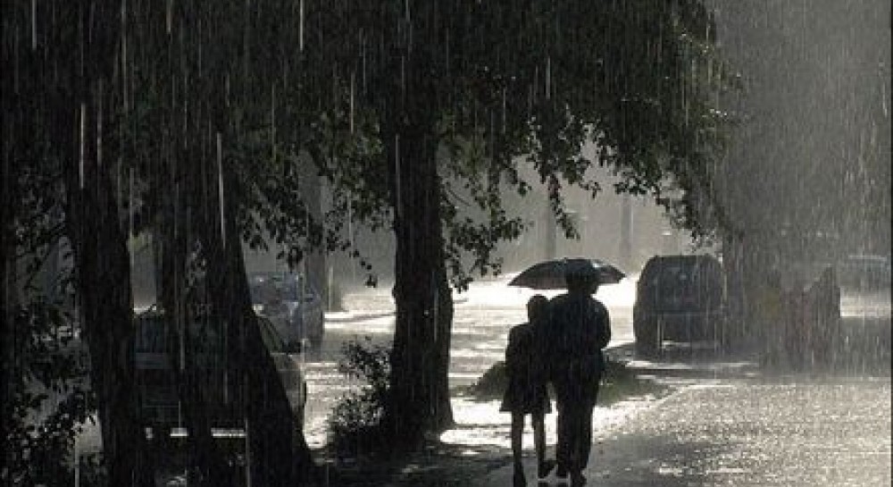 Лето дождь. Метафора про дождь. Достал дождь. Афоризмы про дождь прикольные. Мальчика давно идет дождь.