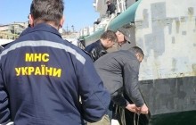 В грязной бухте в Севастополе "выловили" дайвера (фото)