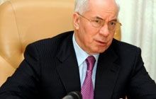 Азаров говорит: украинцы боятся, что власть изменится