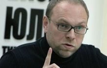 Власенко заявляет, что в зале суда установили топчан для Тимошенко