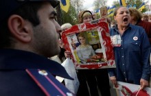 Прихильники Тимошенко мітингують під судом