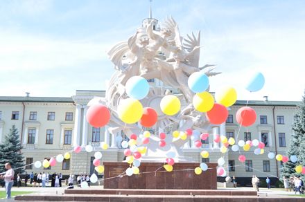 Скульптура от губернатора Ядухи не выдержала испытания Скульптура от губернатора Ядухи не выдержала испытания