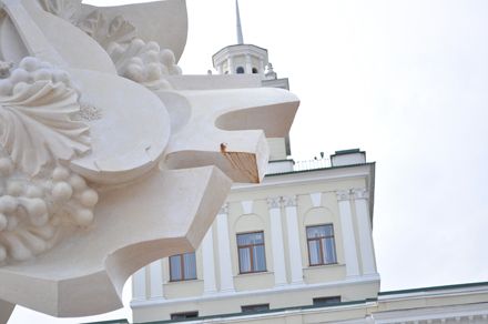 Скульптура от губернатора Ядухи не выдержала испытания Скульптура от губернатора Ядухи не выдержала испытания