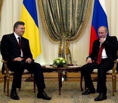 Виктор Янукович и Владимир Путин во время встречи в Москве. 15 мая