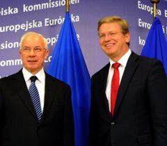 Азаров зустрівся з Фюле Азаров зустрівся з Фюле