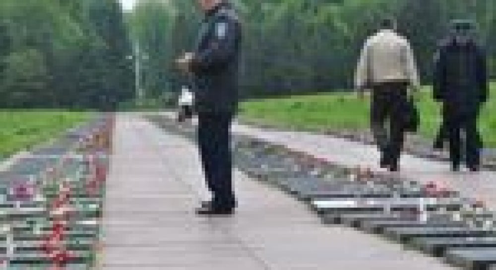 Львів зустрів День Перемоги жалобними стрічками та забороною мітингів
