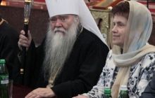Жена Януковича раздала дипломы богословам (фото)