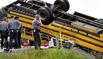 Автобус зі школярами перекинувся в США: постраждали 20 людей
