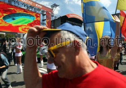 За добу в Україну з'їхалися 17 тисяч вболівальників