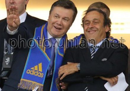 Президент Украины Виктор Янукович и президент УЕФА Мишель Платини на матче Евро-2012 Украина-Швеция, 11 июня