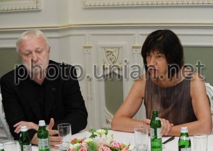 Член Європарламенту Вернер Шульц і Ребекка Хармс під час зустрічі з Миколою Азаровим. Член Європарламенту Вернер Шульц і Ребекка Хармс під час зустрічі з Миколою Азаровим.