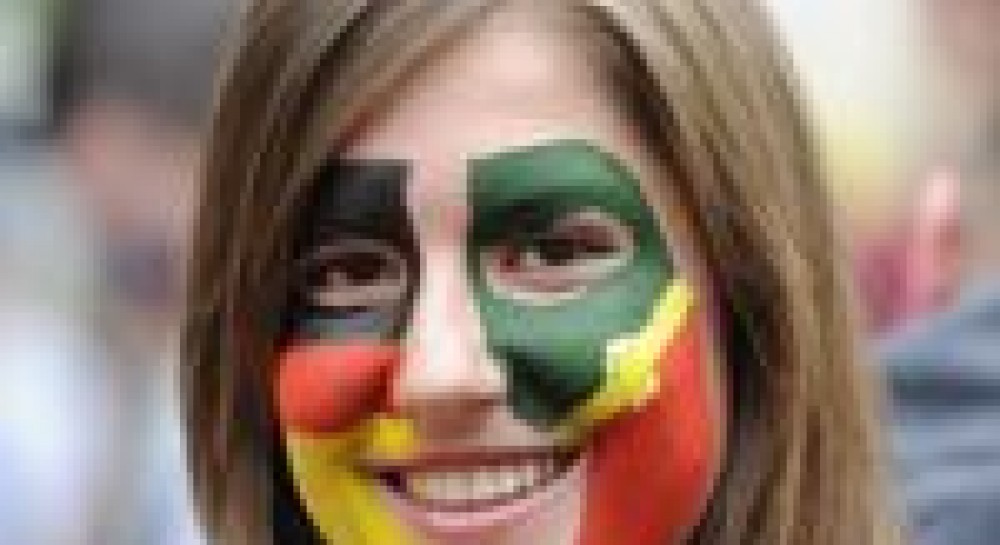 Євроматч у Львові: обійми «грибочків», політика і «Fuck off Euro-2012»