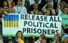 На стадіоні «Металіст» європарламентарії закликали звільнити політв’язнів - Spiegel