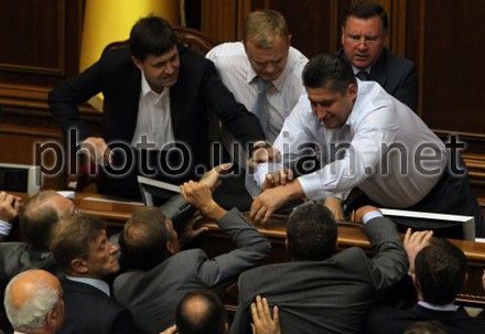 За 'языковой' закон голосовала карточка депутата, который был в это время за границей