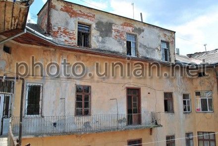 Під обвалом львівського будинку загинув громадянин США (фото)