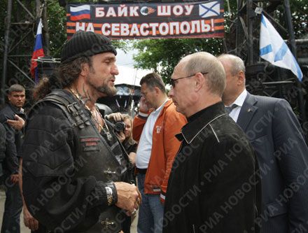 Під Севастополем 80 тисяч людей побиваються за Радянським Союзом