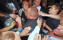 В милиции заявляют, что под Украинским домом пострадали 10 «беркутовцев»
