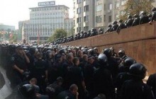Міліція застосувала проти учасників мітингу під Українським домом сльозогінний газ