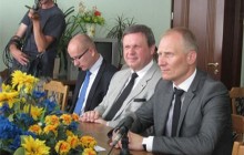 Поляки приїхали на Вінниччину доглянути могили пращурів