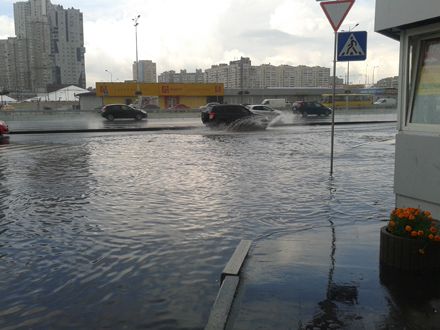 або човном... або човном...