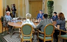 Азаров хочет опросить телезрителей