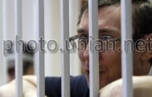 Луценко: не може бути святкування Дня міліції злочином