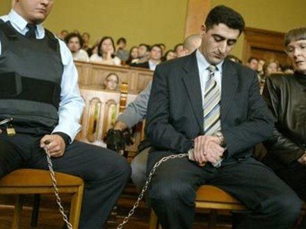Сафаров во время суда в Венгрии