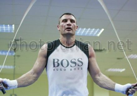 Виталий Кличко во время тренировки. 