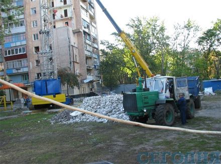 Сейчас разбирают стены седьмого этажа Сейчас разбирают стены седьмого этажа