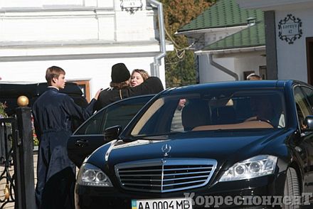 Владыка Павел говорит, что журналистка сама прыгнула в авто, фото Корреспондент Владыка Павел говорит, что журналистка сама прыгнула в авто, фото Корреспондент