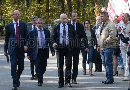 Яценюк, Немиря, Турчинов провели с Тимошенко 4 часа Яценюк, Немиря, Турчинов провели с Тимошенко 4 часа