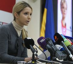 Євгенія Тимошенко на брифінгу у Києві. 25 жовтня Євгенія Тимошенко на брифінгу у Києві. 25 жовтня