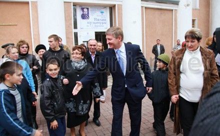 Rinat Akhmetov voted, however he does not go to VR
