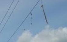 Чоловік впіймав на вудочку електричний розряд