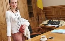 Охрана Януковича вывела журналистку из пресс-конференции