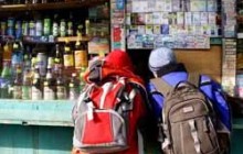 На Тяжилові малюкам продають цигарки і алкоголь