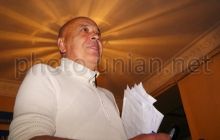 Москаль обещает угостить однокурсников Королевской пирожными с чаем