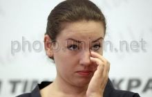 Оробец заявляет, что ее муж вынужден был покинуть страну