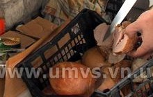 Покупцям хотіли збути 350 кг прострочених харчів