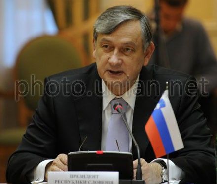 Діючий глава держави Данило Тюрка змагається із колишнім прем`єр-міністром Борутом Пахором Діючий глава держави Данило Тюрка змагається із колишнім прем`єр-міністром Борутом Пахором