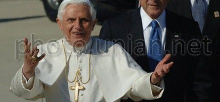 Бенедикт XVI выступил против монотеизма