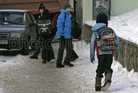 Школярі завтра не йдуть до школи Школярі завтра не йдуть до школи
