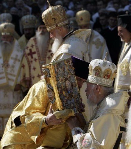 В 2012 году митрополит Владимир совершил более 70 богослужений
