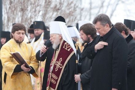 Благодарственный молебен на Владимирской горке по случаю завершения 2012 года.