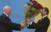 Попов слідом за Азаровим закликає брати до рук лопати